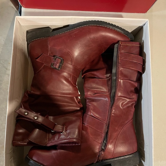 Winter burgandy boots - Picture 1 of 6